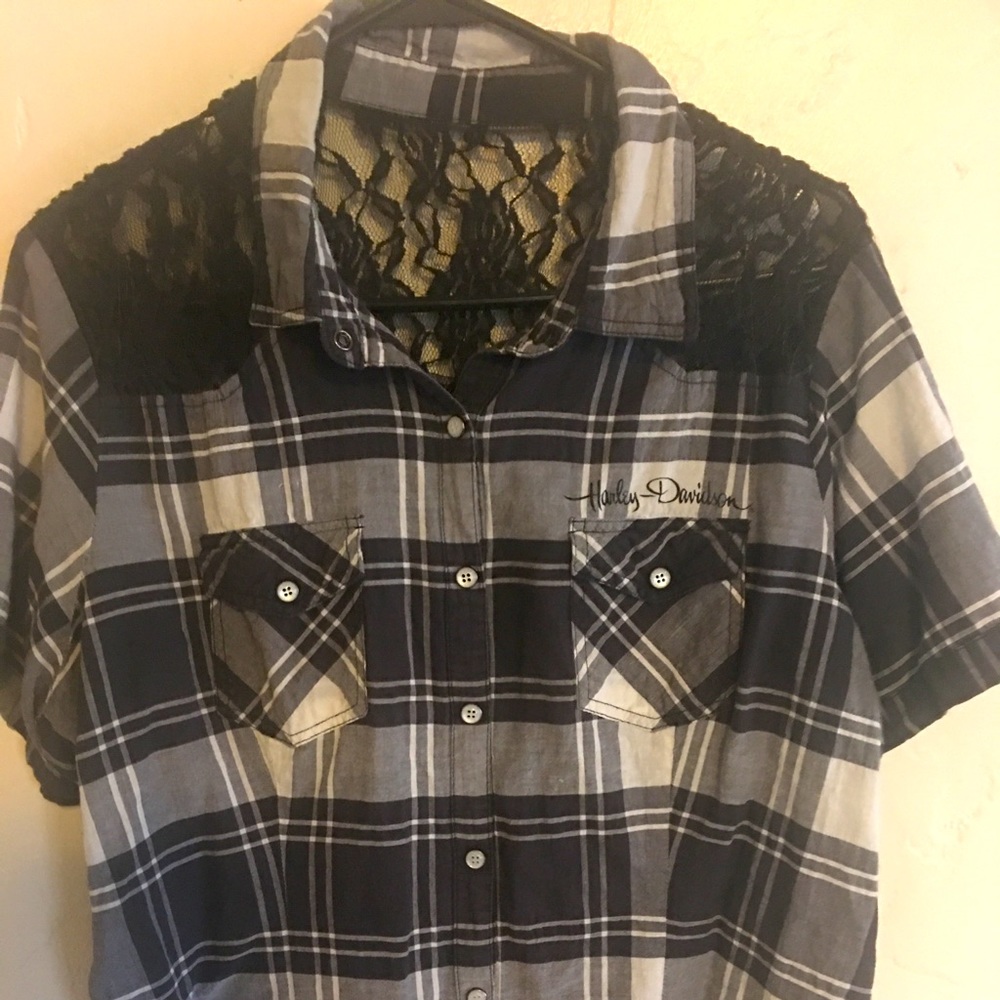 Women’s button down short sleeve